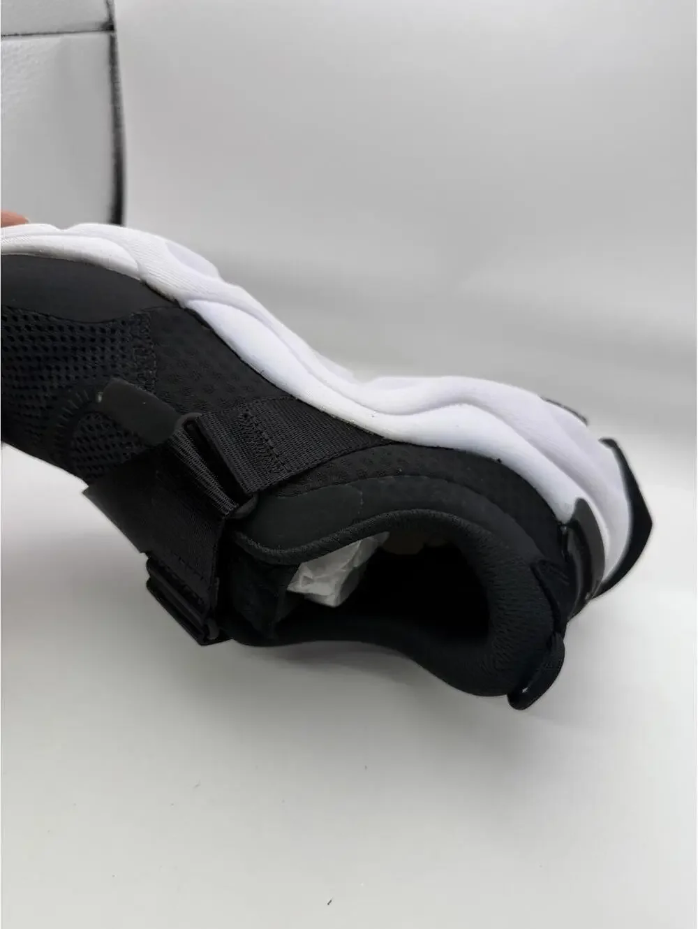 Sorel Kinetic RNEGD Strap Women's Sport Shoes Size 5.5 Black White